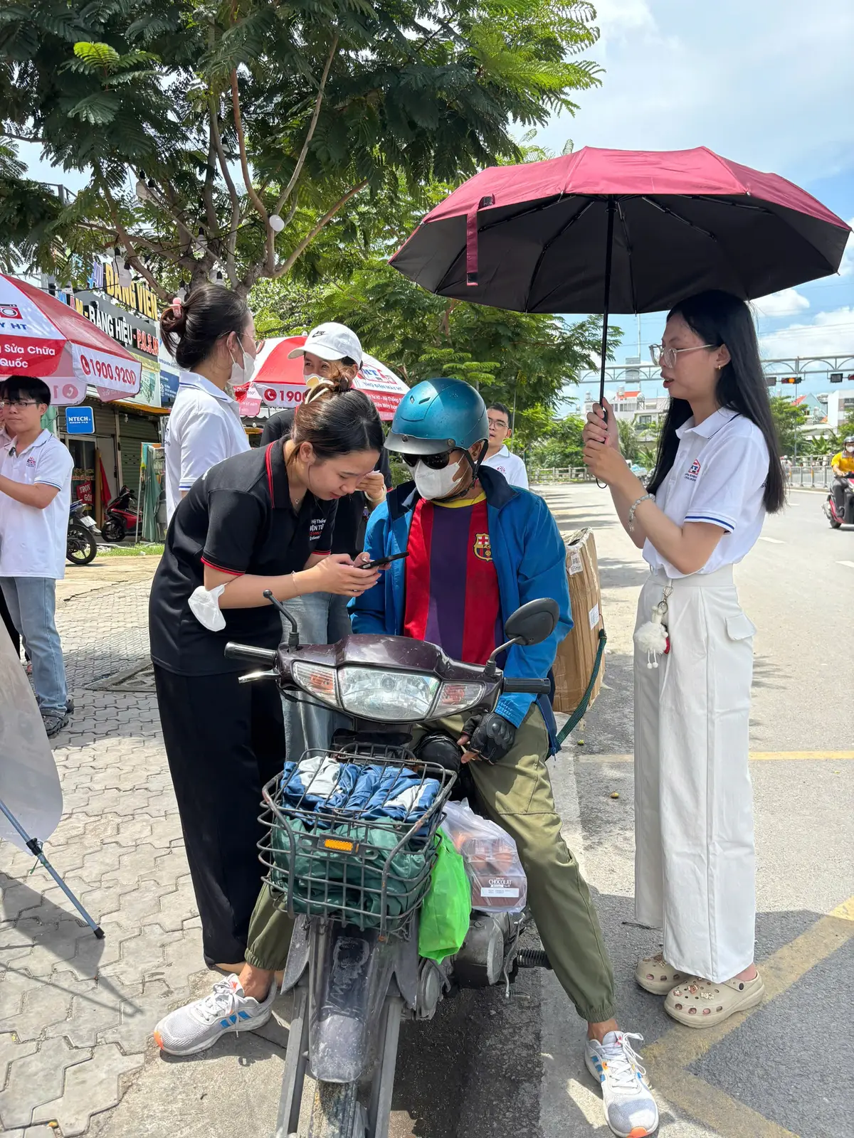Hình ảnh thực tế chương trình Ghé Dán Một Giây tại Gò Vấp – Dương Quảng Hàm