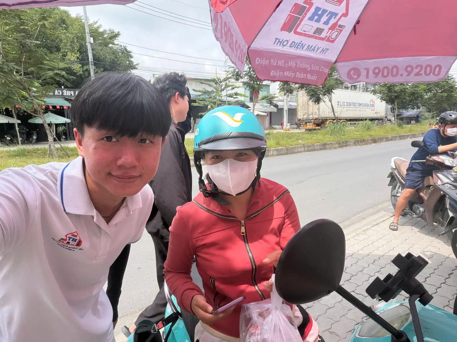 Hình ảnh thực tế chương trình Ghé Dán Một Giây tại Quận 12