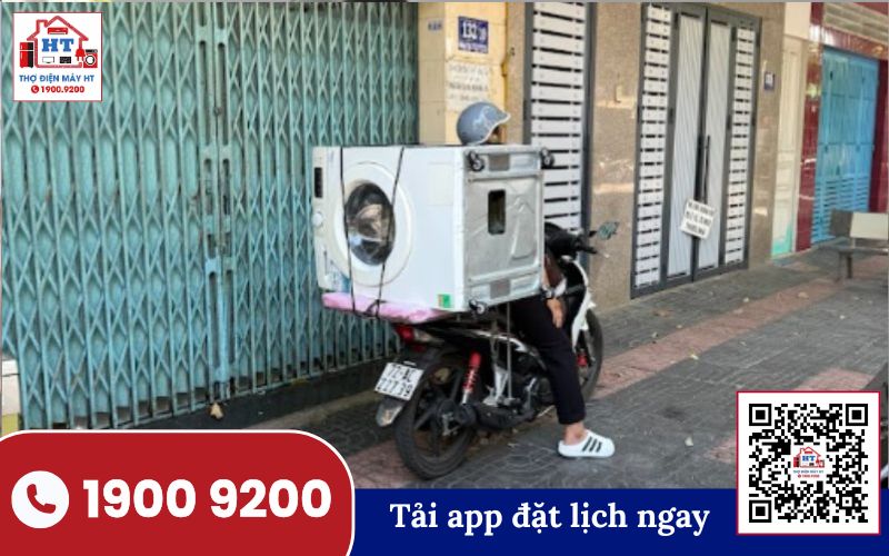 Bàn giao máy giặt sau sửa chữa tại Phú Yên Kỹ thuật viên Điện Tử HT bàn giao máy giặt đã sửa xong tại nhà khách hàng ở Phú Yên