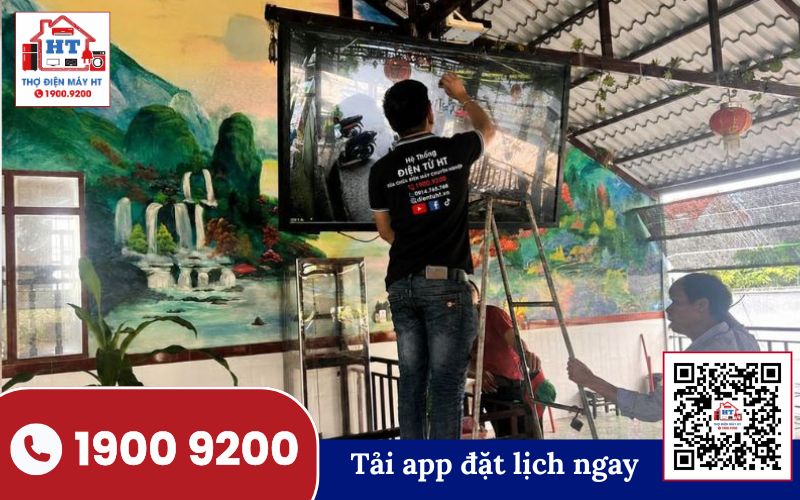 Quy trình kiểm tra tivi chuyên nghiệp của Điện Tử HT Kỹ thuật viên Điện Tử HT đo đạc, kiểm tra linh kiện tivi tại Đồng Tháp
