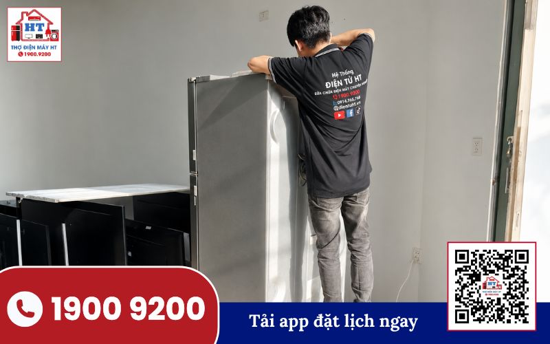 Kỹ thuật viên Điện Tử HT kiểm tra tủ lạnh tại nhà khách hàng Đồng Tháp Kỹ thuật viên Điện Tử HT kiểm tra tủ lạnh tại nhà khách hàng Đồng Tháp